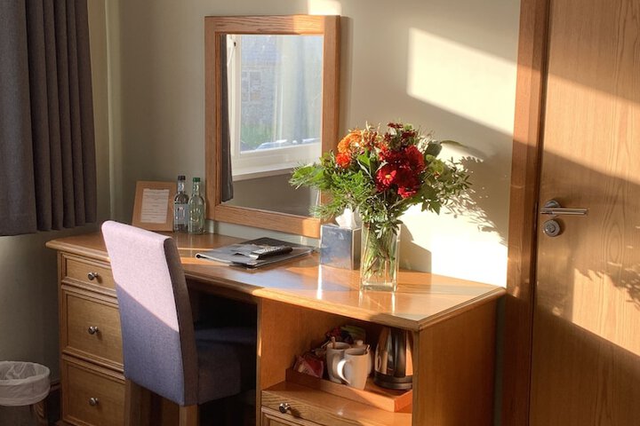 Room 2 of 63