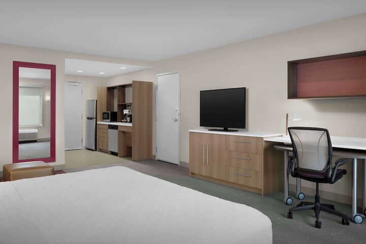 1 King Accessible Tub Studio Suite (12 of 16)