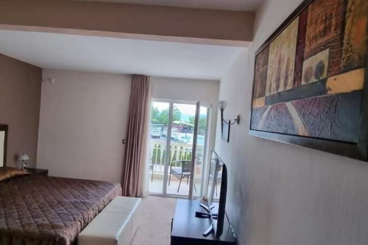 Room 14 of 37
