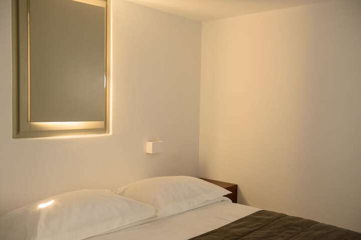 Room 9 of 135