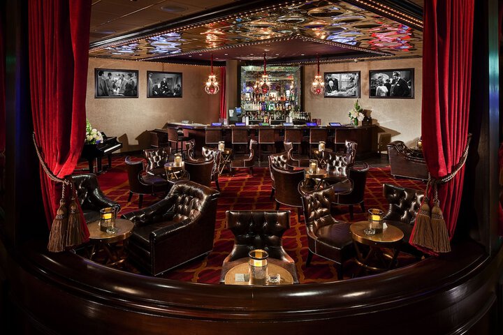 Lounge 45 of 57