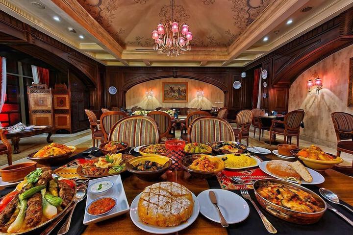 Dining 18 of 33
