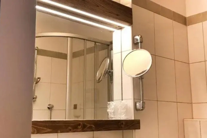Room 10 of 22