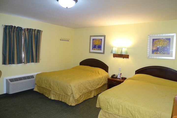 1 Queen Bed (11 of 23)