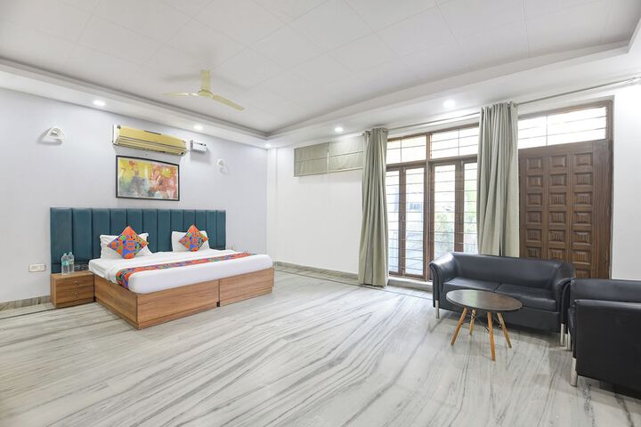 Room 18 of 28