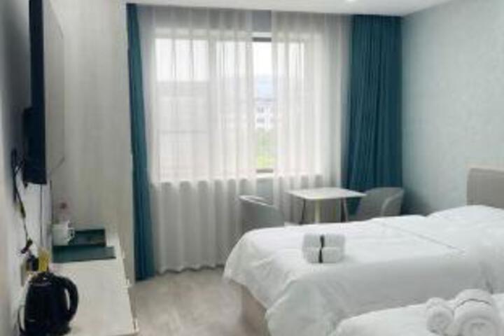 Room 9 of 10