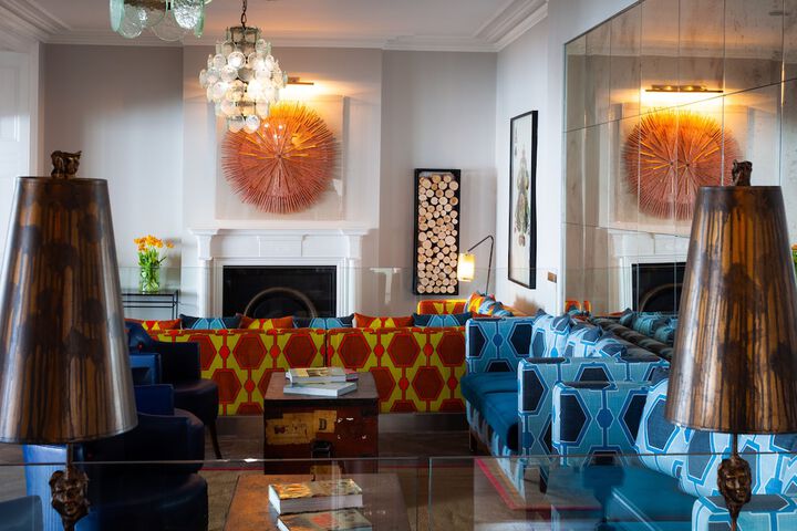 Lounge 52 of 69