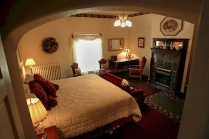 Room 10 of 17