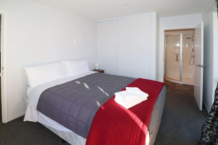Room 4 of 13