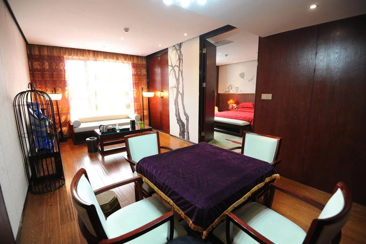 Room 4 of 10