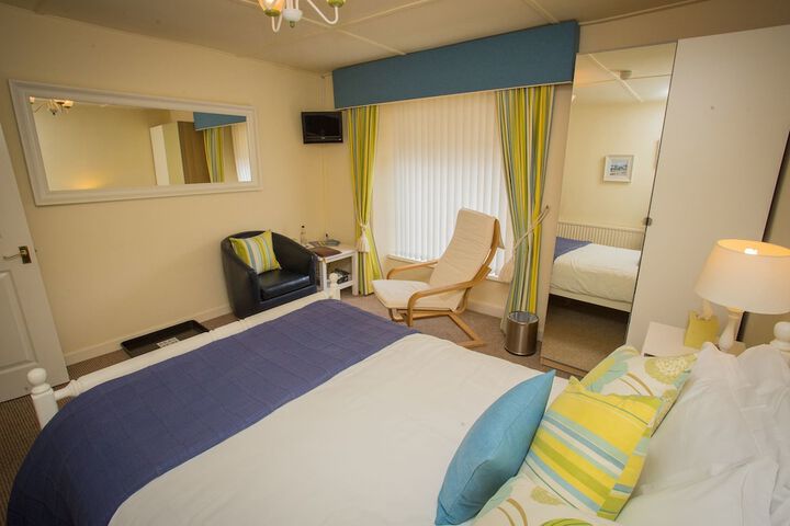Room 6 of 14
