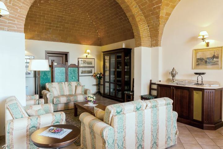 Hotel Interior 7 of 38