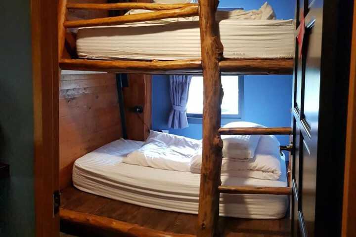 Room 27 of 69
