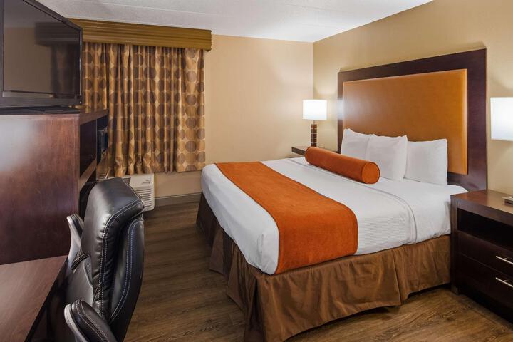 1 King Bed Microwave and Refrigerator WiFi Continental Breakfast (10 of 14)