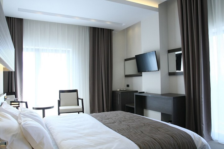 Room 4 of 43