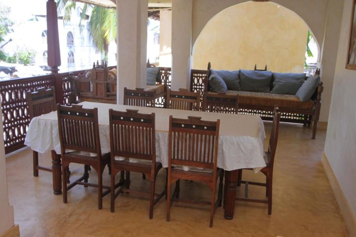 Dining 18 of 21