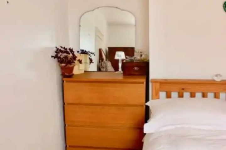 Quirky 3 Bedroom Artists Home