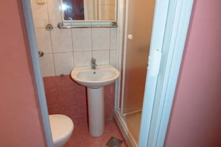 Room 8 of 18