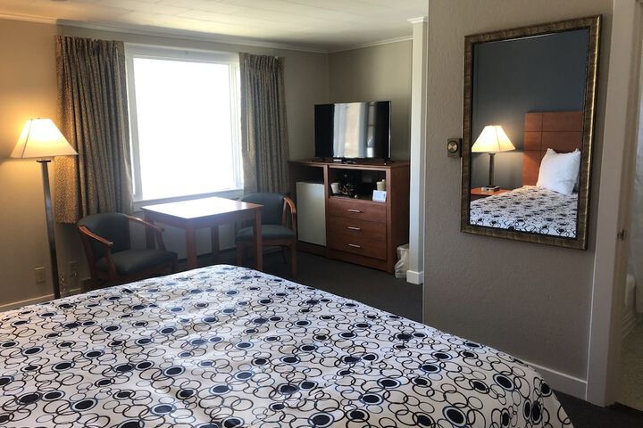 Room 5 of 18