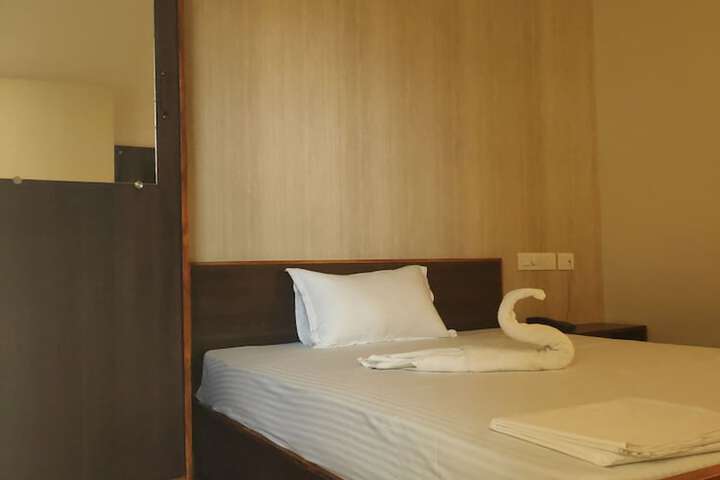 Room 5 of 15