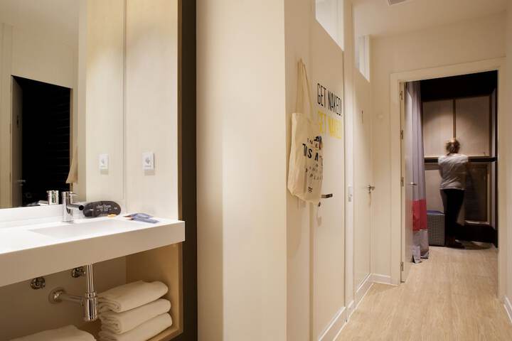 Room 21 of 62