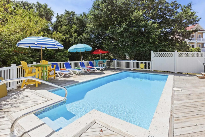 Pool 11 of 20