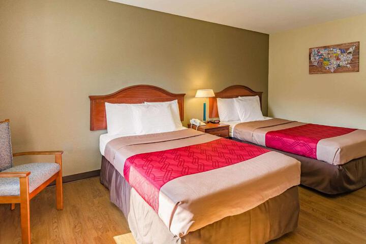 2 Double Beds (13 of 14)