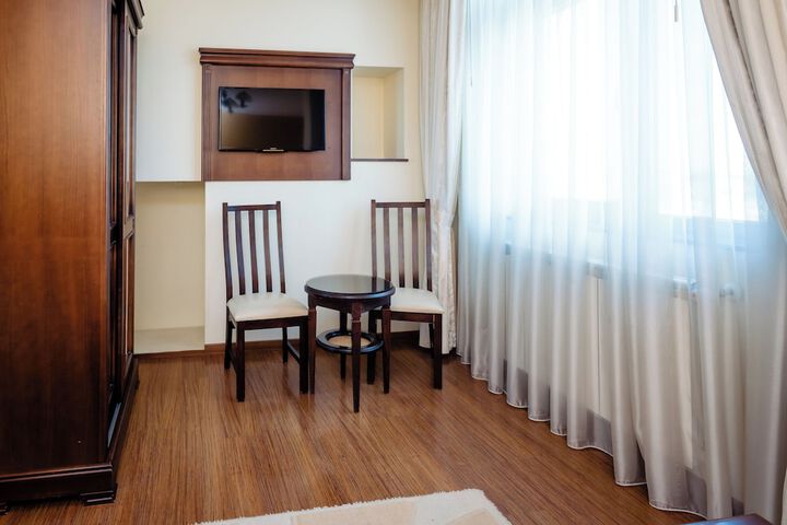 Room 7 of 169