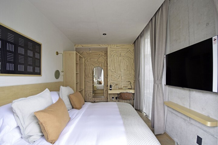 Room 9 of 29