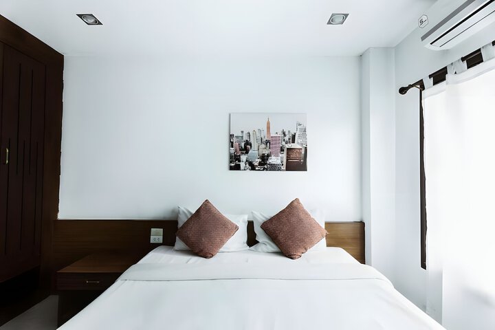 Room 7 of 33