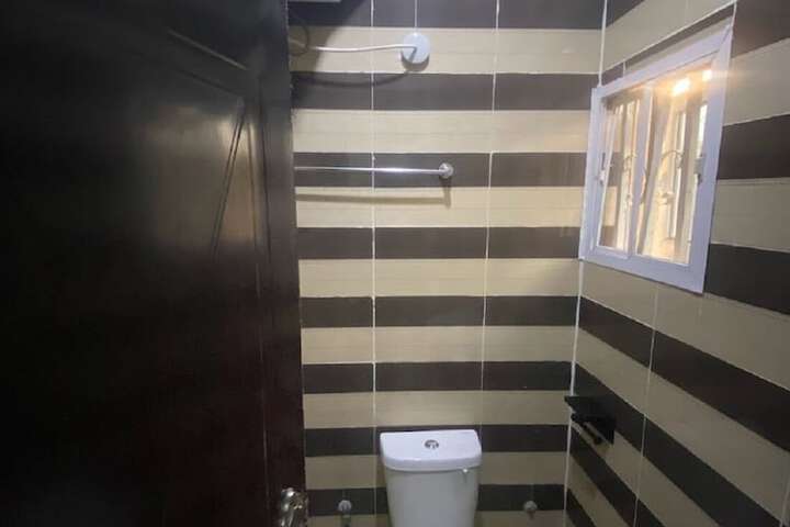Room 4 of 8