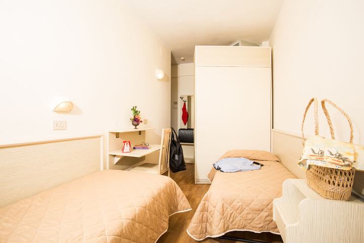 Room 11 of 29