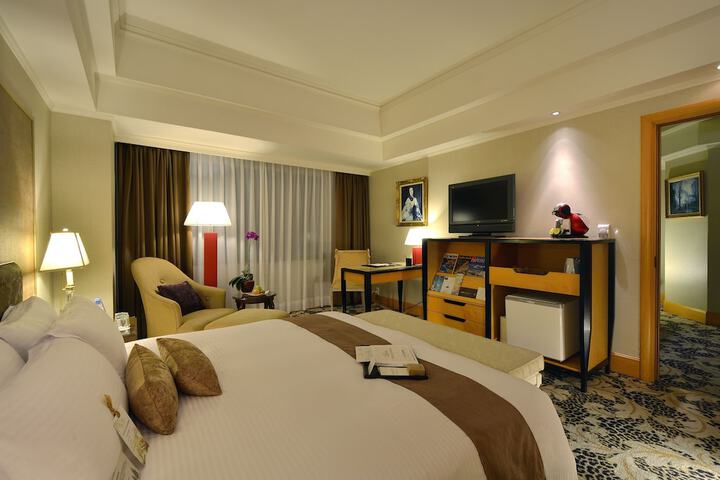 Room 13 of 44