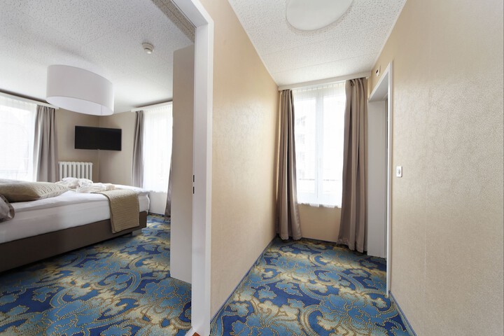 Room 11 of 30