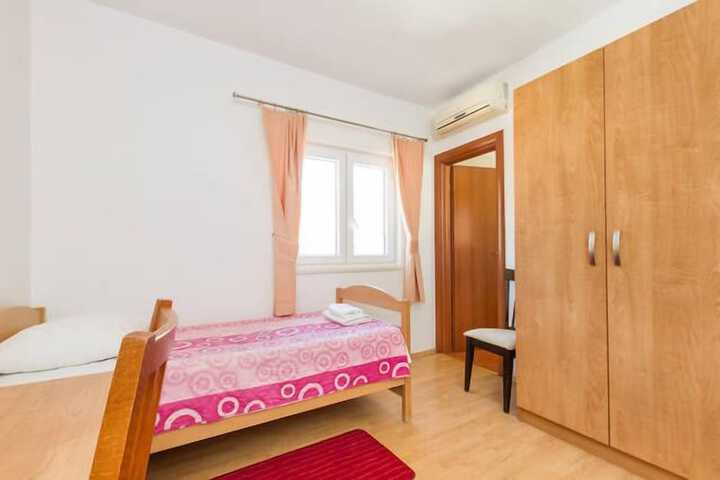 Room 18 of 46
