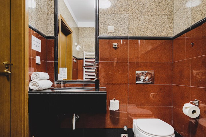 Room 25 of 65