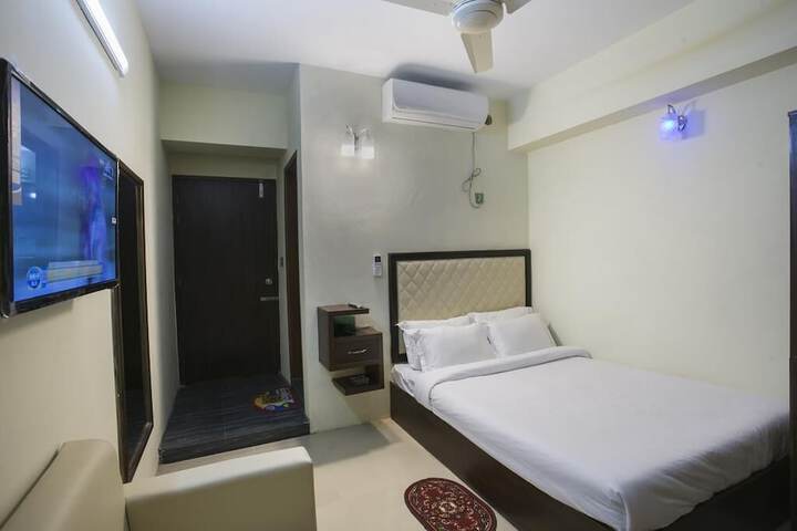 Room 3 of 44