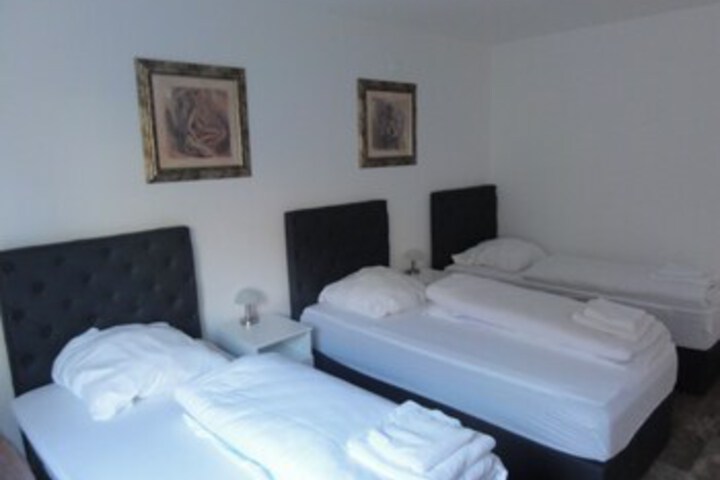 Room 16 of 25