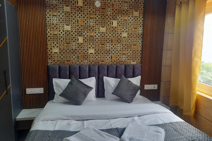 Room 16 of 32