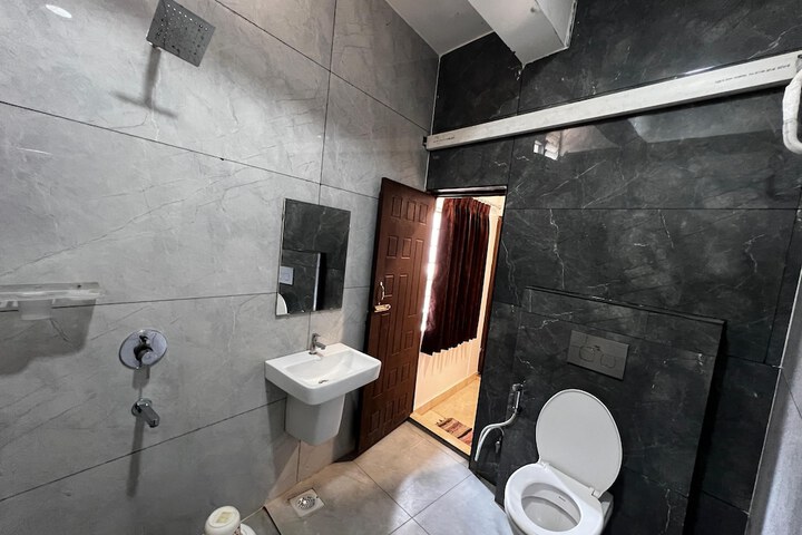Room 9 of 21
