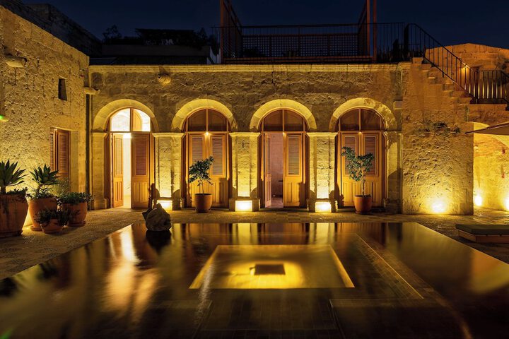 Exterior of Palacio Guaqui