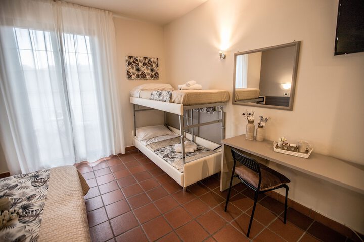 Room 14 of 32