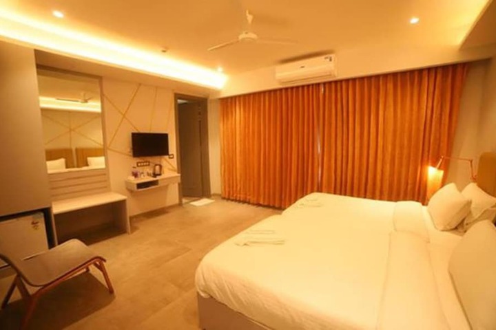 Room 8 of 10