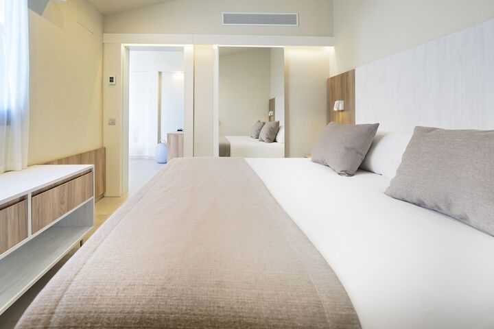 Room 14 of 80