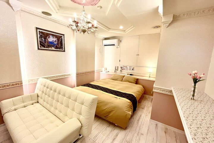 Room 16 of 28