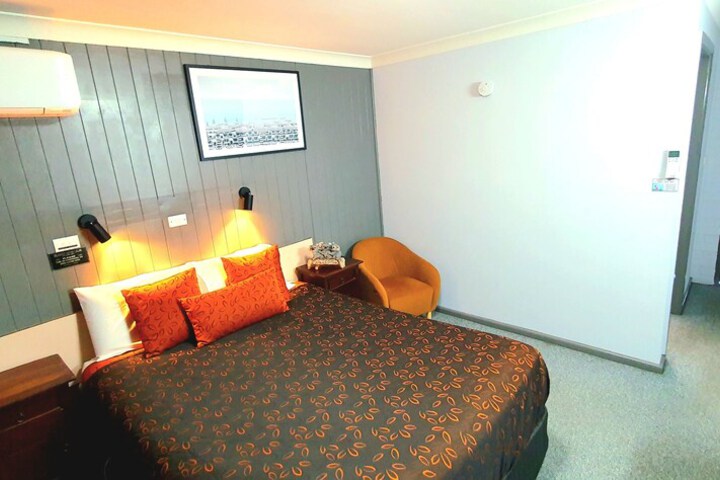 Room 18 of 44