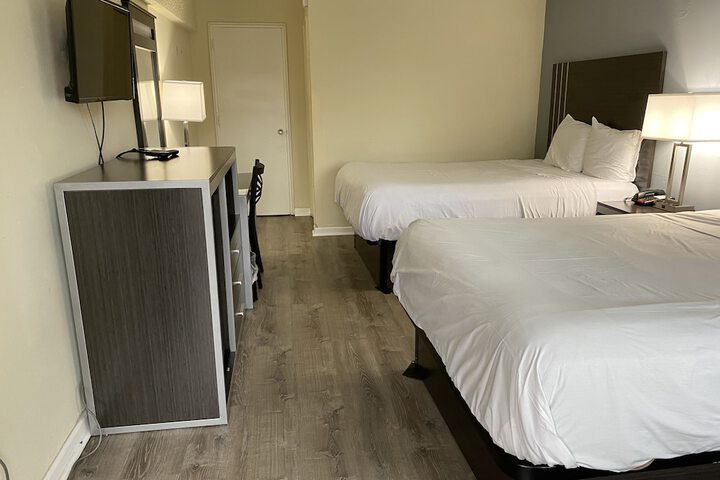 2 Queen Beds (29 of 41)