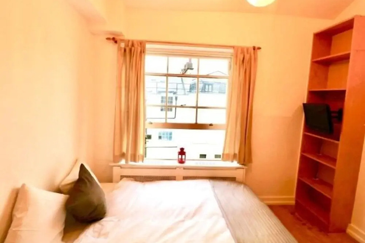 Room 4 of 13
