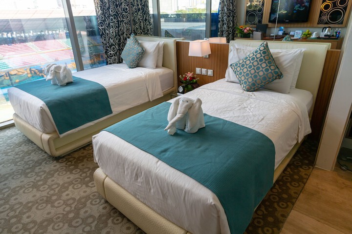 Room 47 of 204