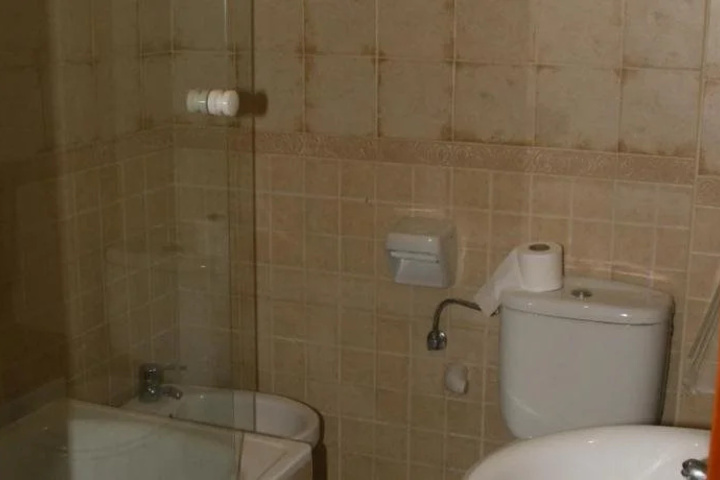 Room 8 of 16